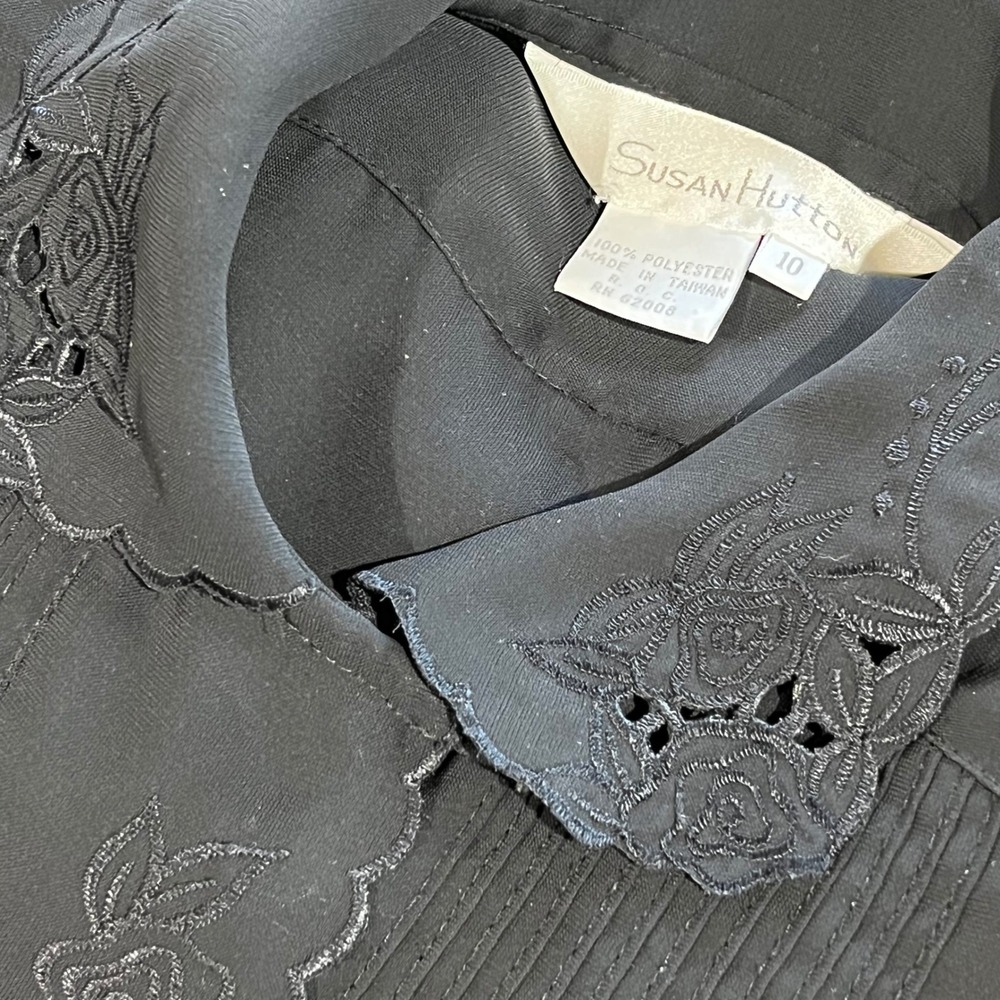 Susan Hutton Vintage Black Pintuck Blouse Embroidered Scalloped Collar Size 10